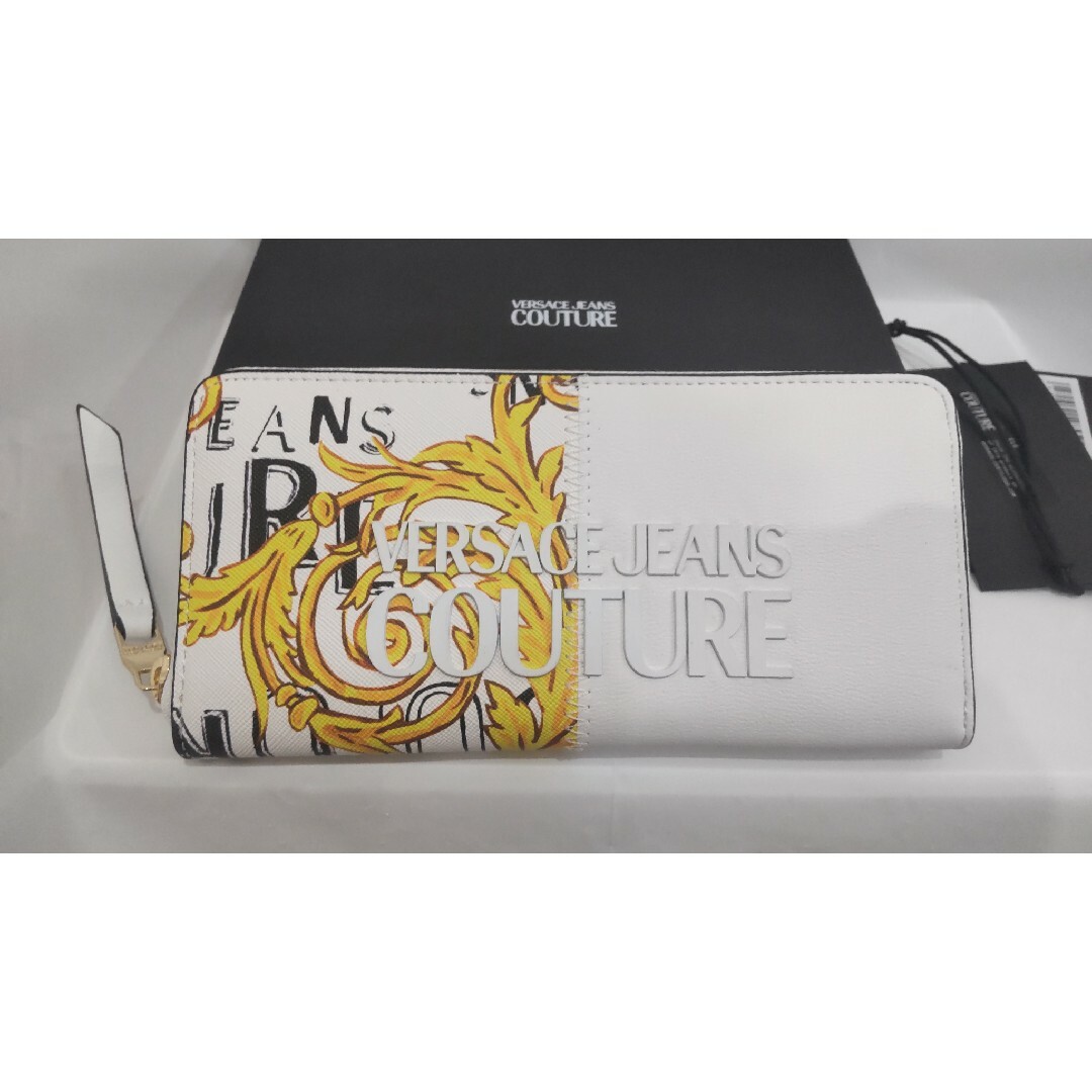 【最終セール中】 VERSACE JEANS COUTURE 長財布 ホワイト レディースのファッション小物(財布)の商品写真