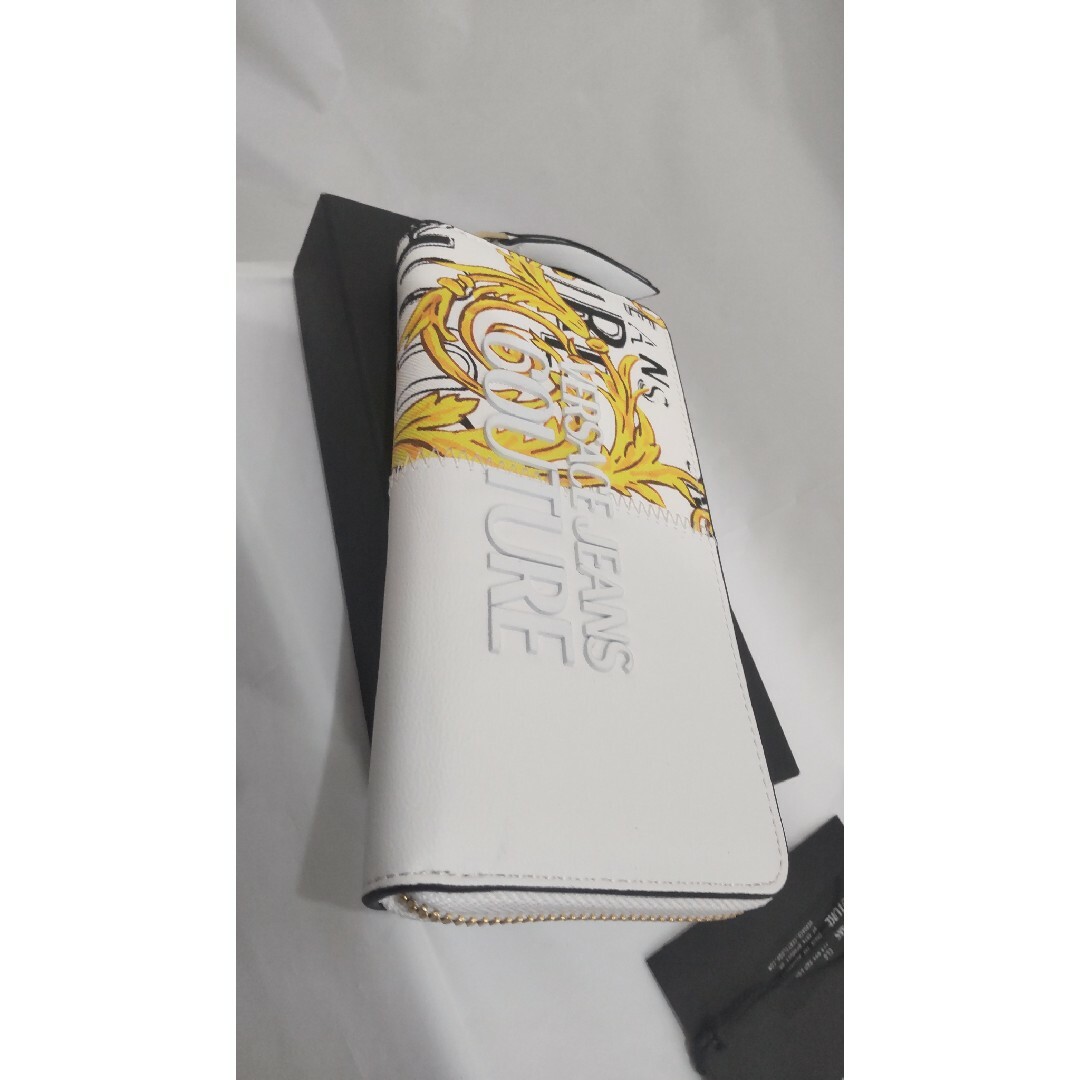 【最終セール中】 VERSACE JEANS COUTURE 長財布 ホワイト レディースのファッション小物(財布)の商品写真