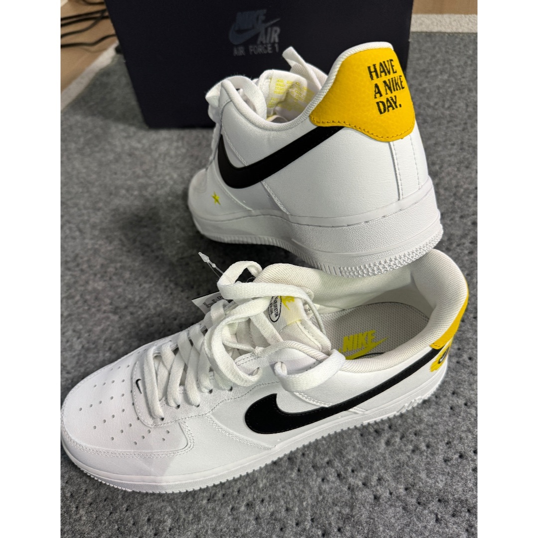 NIKE(ナイキ)のナイキ エア フォース 1 ‘07 LV8 NIKE AIR FORCE 1  メンズの靴/シューズ(スニーカー)の商品写真