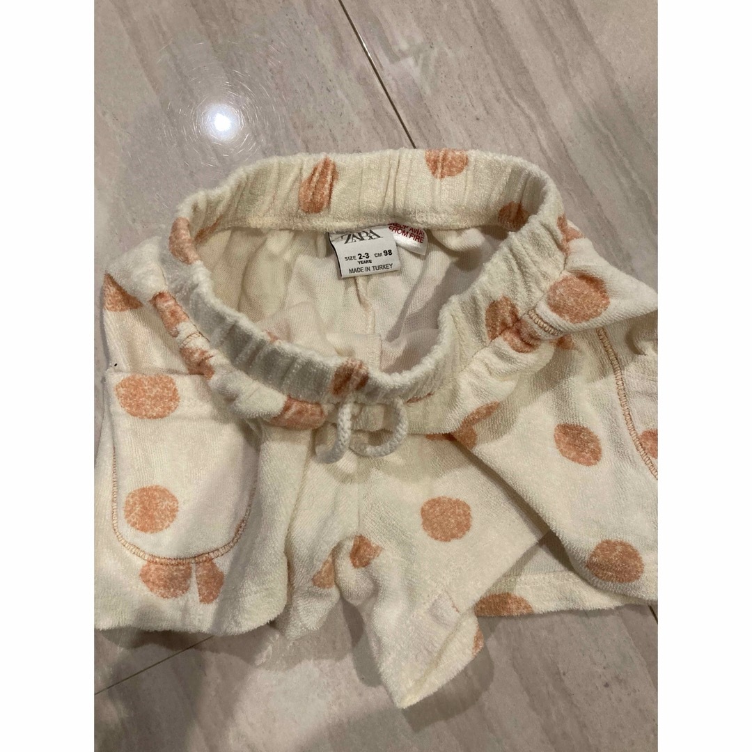 ZARA KIDS(ザラキッズ)の短パン　水玉模様 キッズ/ベビー/マタニティのキッズ服女の子用(90cm~)(パンツ/スパッツ)の商品写真