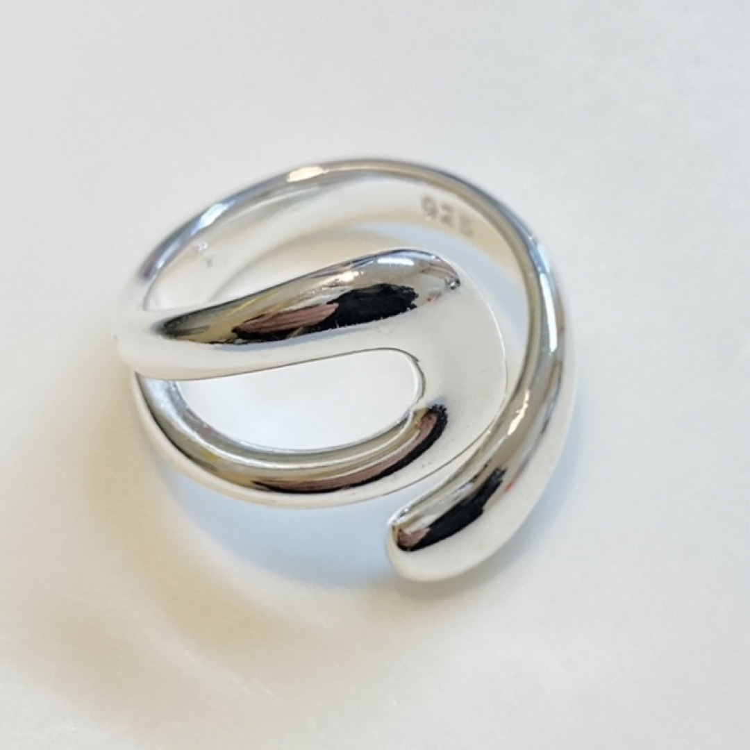 ★再入荷★ ツイスト　シルバー 925  デザイン　リング レディースのアクセサリー(リング(指輪))の商品写真