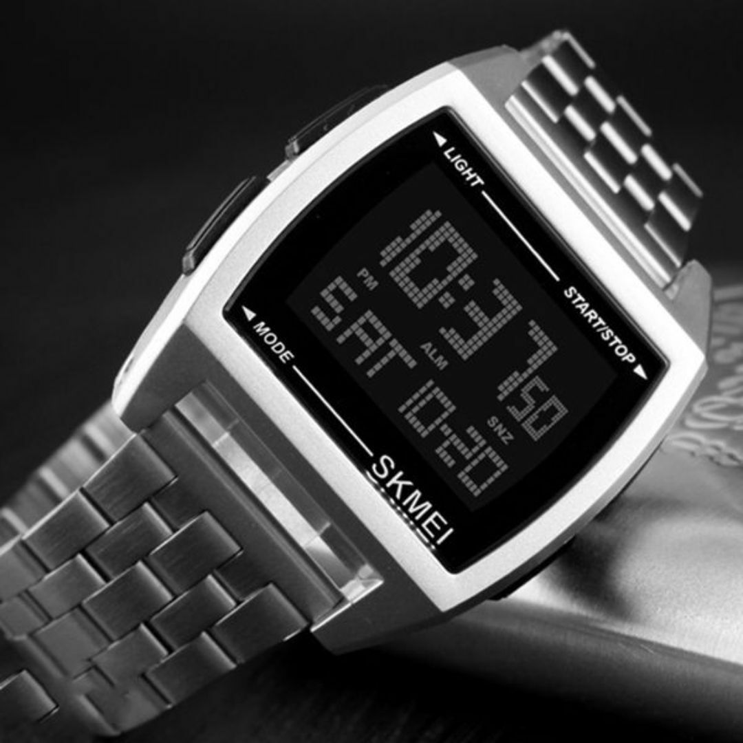 ★角型 ドット文字のデジタル時計 シルバー 1368☆N メンズの時計(腕時計(デジタル))の商品写真