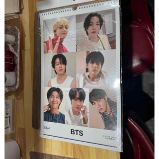 BTS 2024年　壁掛けカレンダー(アイドルグッズ)