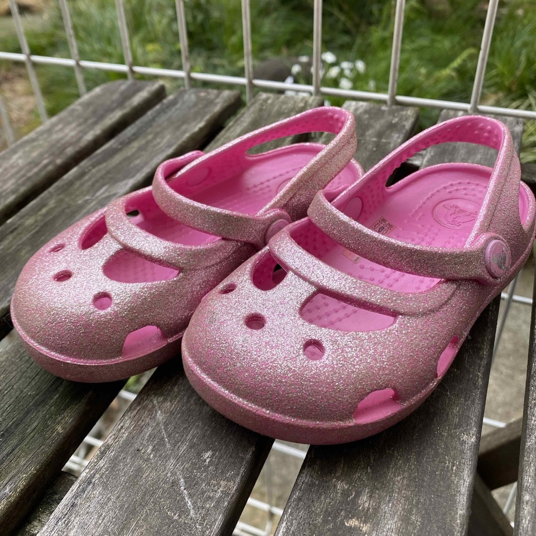 crocs(クロックス)のクロックスキッズ C7 15cm キッズ/ベビー/マタニティのキッズ靴/シューズ(15cm~)(サンダル)の商品写真