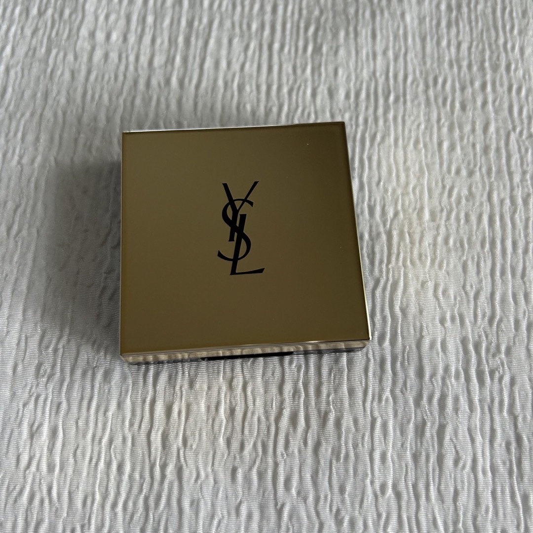 Yves Saint Laurent(イヴサンローラン)のysl シークインラッシュ　2 アイシャドウ　シルバー　ラメ　イヴサンローラン コスメ/美容のベースメイク/化粧品(アイシャドウ)の商品写真