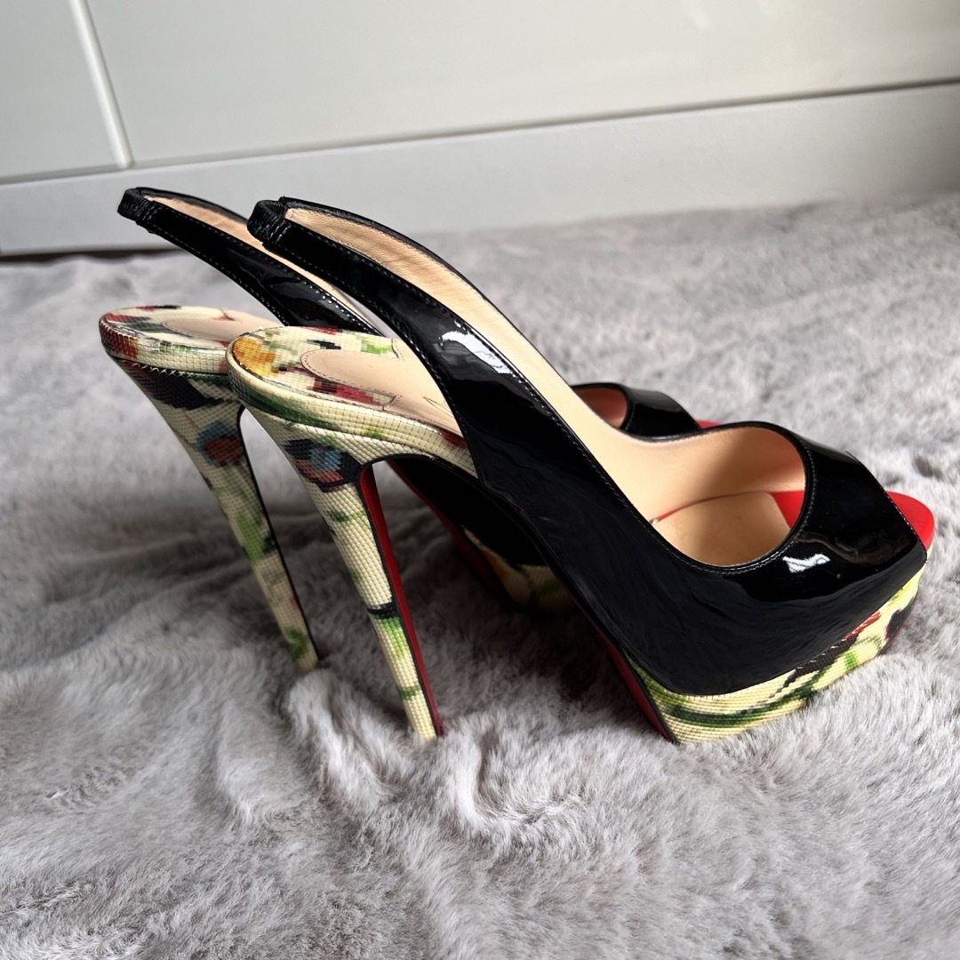 Christian Louboutin(クリスチャンルブタン)の定価11万　ルブタン　37.5 パンプス　サンダル レディースの靴/シューズ(ハイヒール/パンプス)の商品写真