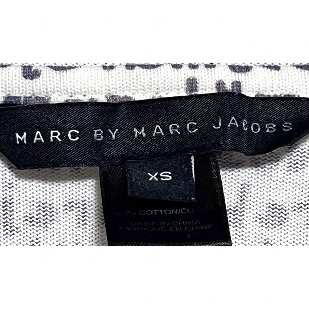 MARC JACOBS(マークジェイコブス)の匿名発送　美品　マークジェイコブス　総柄ロゴボタンパーカー レディースのトップス(パーカー)の商品写真