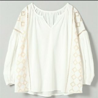 ジーナシス(JEANASIS)の新品 🐼💕 ジーナシス ヨウリュウシシュウブラウス ホワイト(シャツ/ブラウス(長袖/七分))