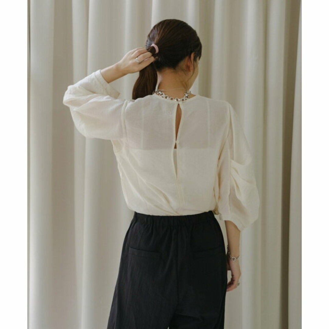 PAL GROUP OUTLET(パルグループアウトレット)の【オフホワイト】【Pasterip】Satin back slit Tee レディースのトップス(シャツ/ブラウス(長袖/七分))の商品写真