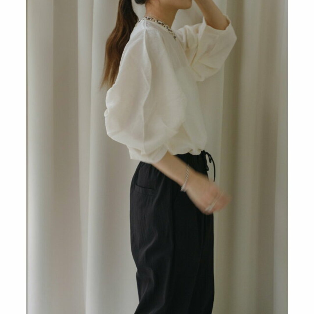 PAL GROUP OUTLET(パルグループアウトレット)の【オフホワイト】【Pasterip】Satin back slit Tee レディースのトップス(シャツ/ブラウス(長袖/七分))の商品写真