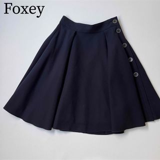 フォクシー(FOXEY)の美品　Foxey フォクシー　フレアスカート　膝下丈　ネイビー(ひざ丈スカート)