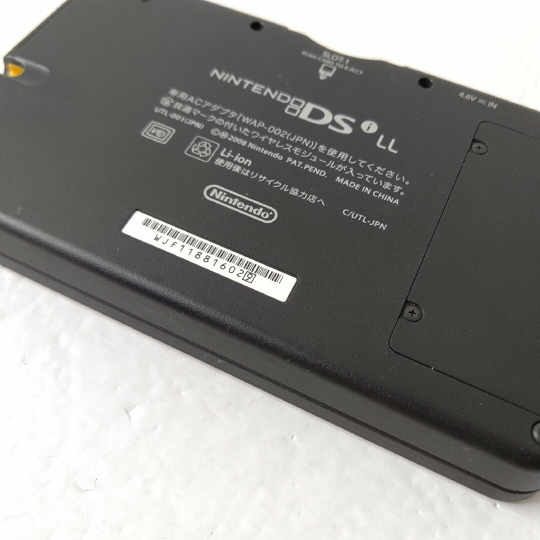 ニンテンドーDS(ニンテンドーDS)のNintendo　ニンテンドーDSiLL　イエロー　画面極美品　任天堂　ゲーム機 エンタメ/ホビーのゲームソフト/ゲーム機本体(携帯用ゲーム機本体)の商品写真