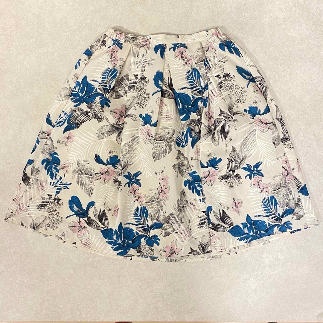 LHELBIE(レルビエ)の（741）LHELBIE 花柄 スカート Mサイズ レディースのスカート(ひざ丈スカート)の商品写真
