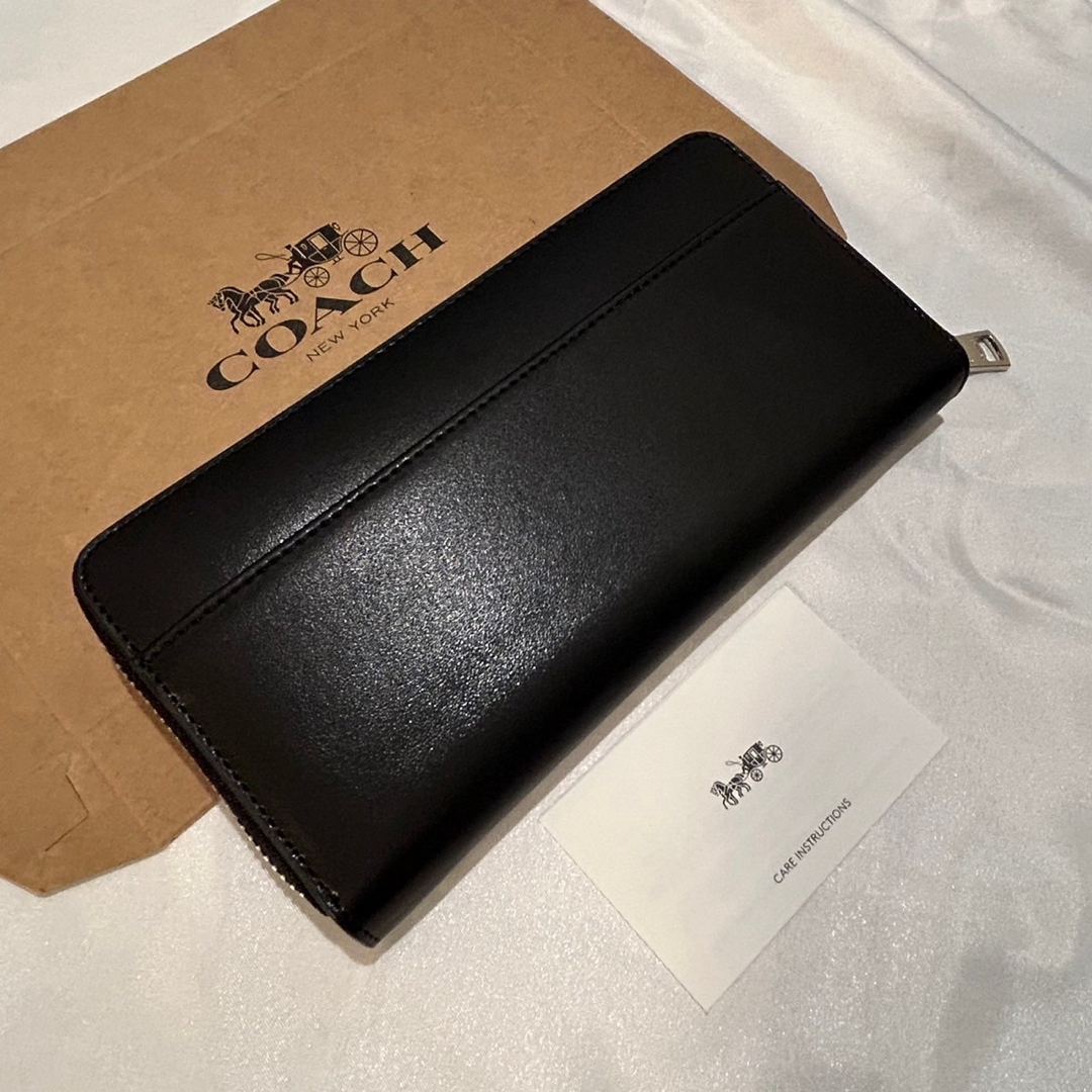 COACH(コーチ)のCOACH レザー　長財布　スヌーピー　ブラウン　未使用品 レディースのファッション小物(財布)の商品写真