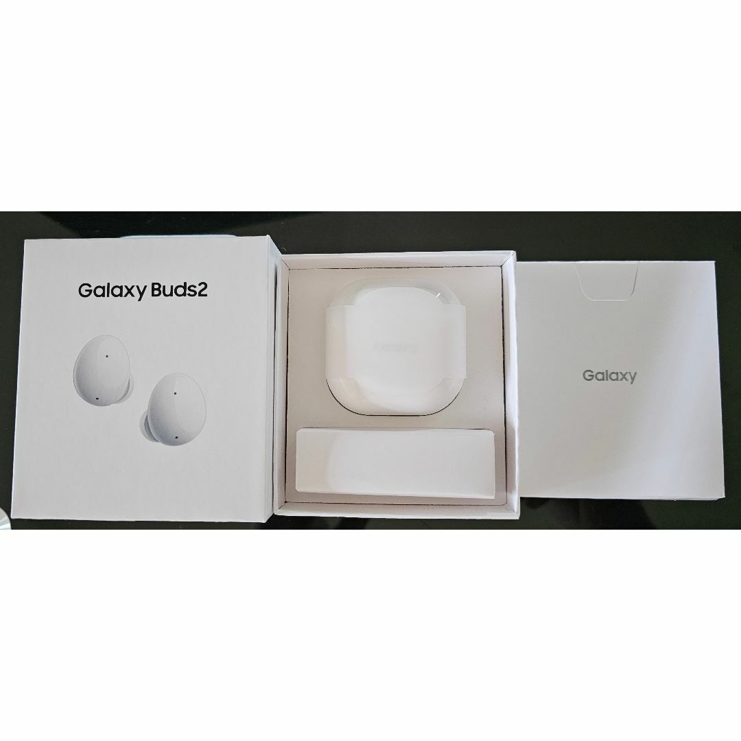 SAMSUNG(サムスン)のSAMSUNG Galaxy Buds2 White ケース付き スマホ/家電/カメラのオーディオ機器(ヘッドフォン/イヤフォン)の商品写真