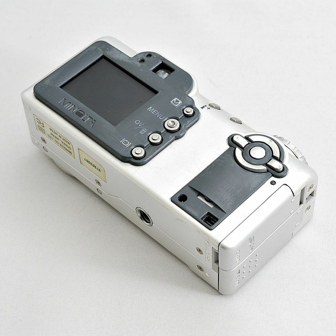 KONICA MINOLTA(コニカミノルタ)のミノルタ MINOLTA DiMAGE F100 レトロコンデジ 光学3倍ズーム カメラ 中古 スマホ/家電/カメラのカメラ(コンパクトデジタルカメラ)の商品写真