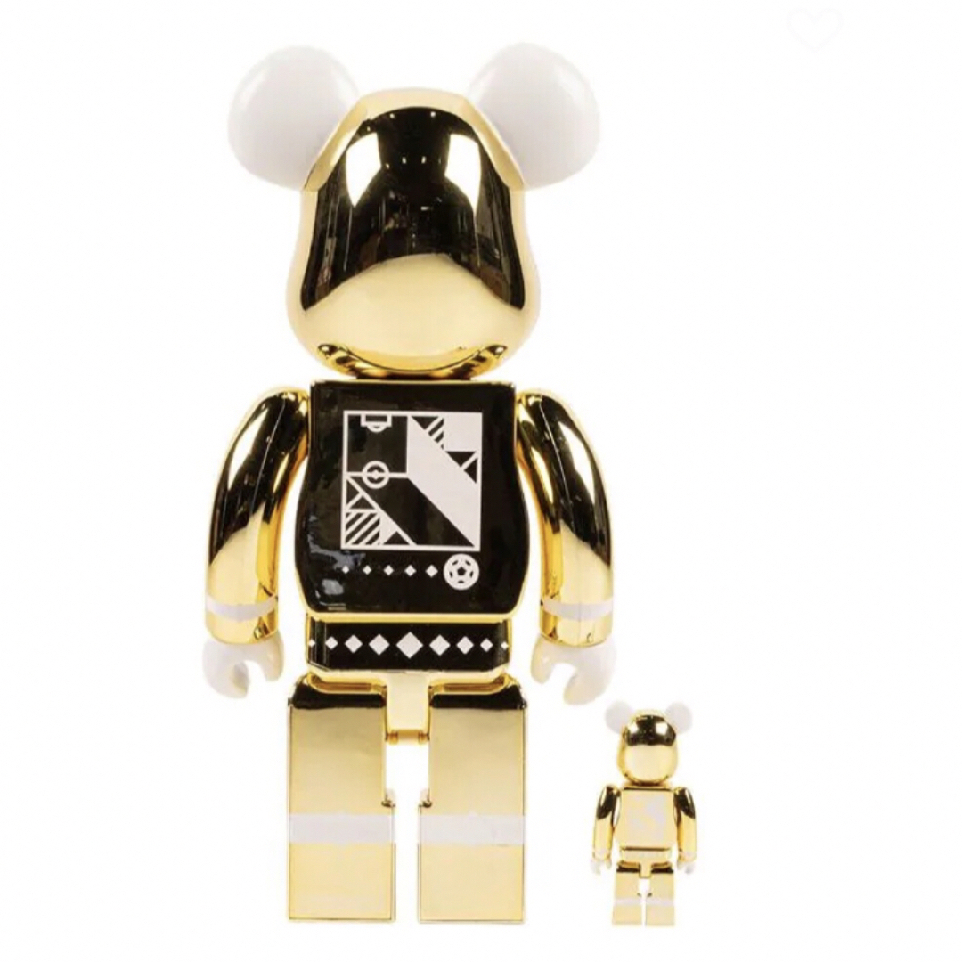 MEDICOM TOY(メディコムトイ)のBE@RBRICK x FIFA World Cup GOLD & WHITE エンタメ/ホビーのフィギュア(その他)の商品写真