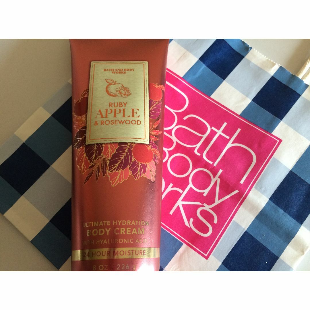 Bath & Body Works(バスアンドボディーワークス)のBB0191 RUBY APPLE & ROSEWOOD Body Cream コスメ/美容のボディケア(ボディクリーム)の商品写真