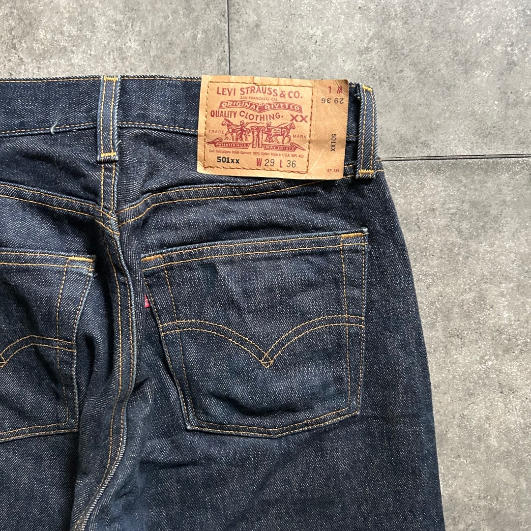 Levi's(リーバイス)の90s リーバイス501xx USA製 29×36 真っ紺/濃紺/リジッド メンズのパンツ(デニム/ジーンズ)の商品写真