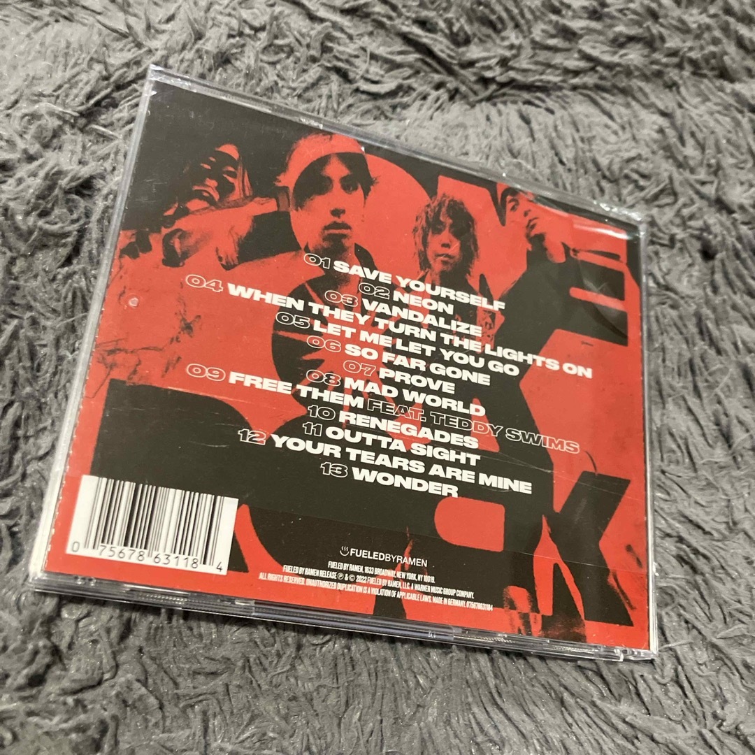 ONE OK ROCK(ワンオクロック)の「Luxury Disease」 ONE OK ROCK 輸入盤 ワンオク　 エンタメ/ホビーのCD(ポップス/ロック(邦楽))の商品写真