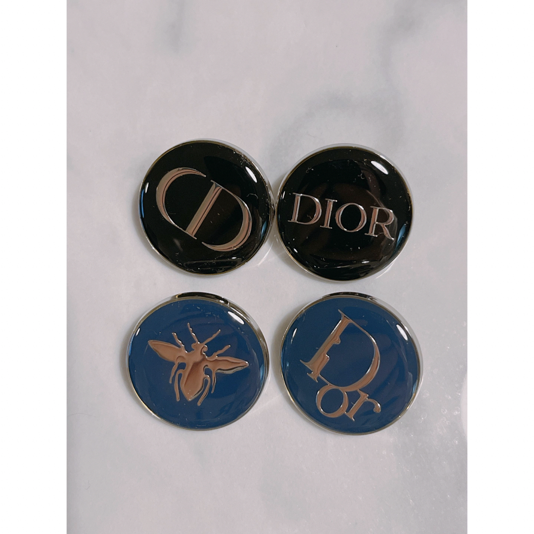 Christian Dior(クリスチャンディオール)のDior/ChristianDiorノベルティ/ピンバッジ４個全セット/限定品 レディースのファッション小物(その他)の商品写真