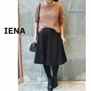 イエナ(IENA)のIENA　イエナ　フレア　スカート　黒　ブラック　サテン ひざ丈　光沢感(ひざ丈スカート)