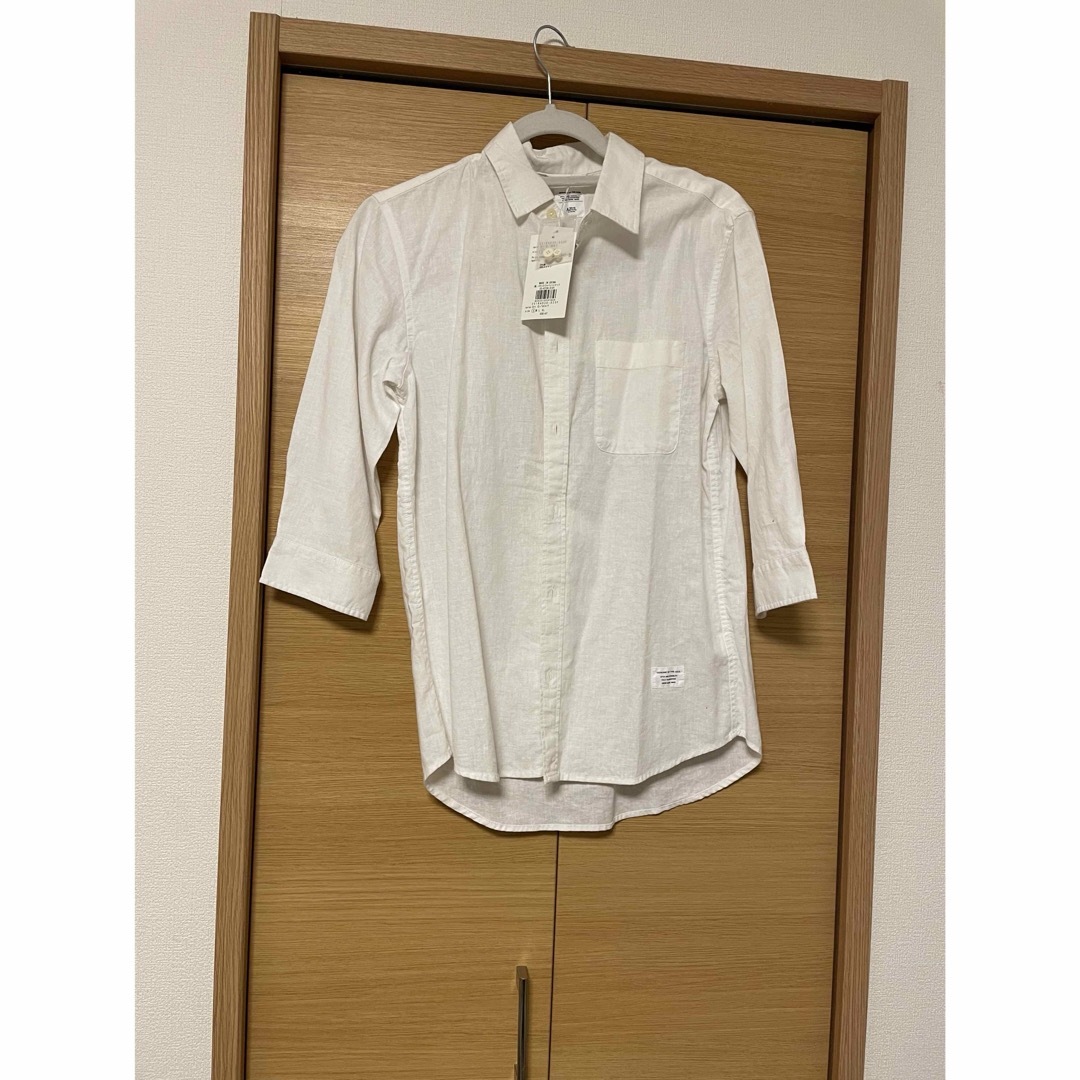 AZUL by moussy(アズールバイマウジー)のアズール白シャツ メンズのトップス(シャツ)の商品写真