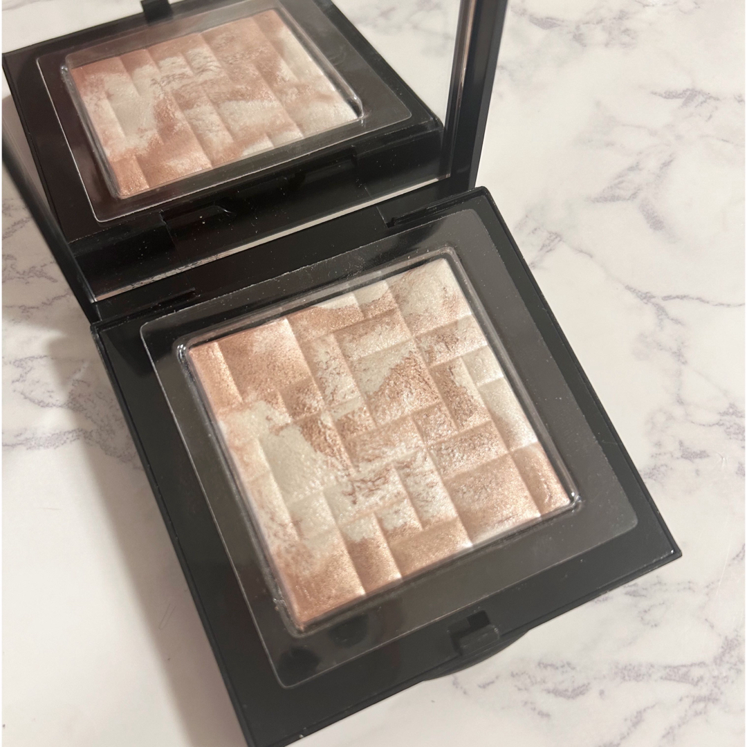 BOBBI BROWN(ボビイブラウン)のBOBBI BROWN ハイライト コスメ/美容のベースメイク/化粧品(フェイスパウダー)の商品写真