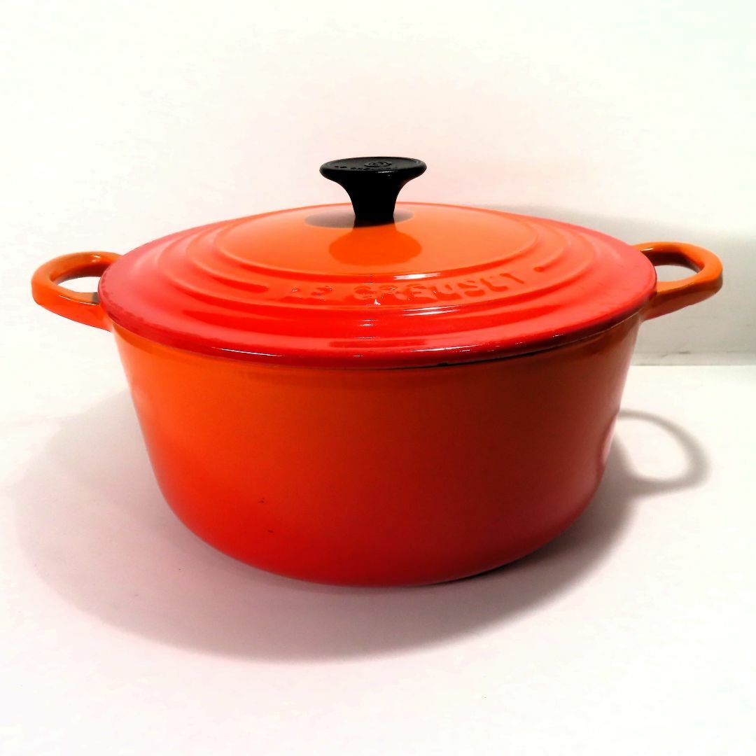 LE CREUSET(ルクルーゼ)のLE CREUSET ル・クルーゼ ルクルーゼ 鍋 両手鍋 22cm オレンジ インテリア/住まい/日用品のキッチン/食器(鍋/フライパン)の商品写真