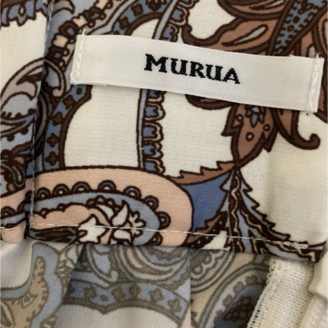 MURUA(ムルーア)のMURUA 透け感 プリーツ ロングスカート ペイズリー 光沢 シアー ベージュ レディースのスカート(ロングスカート)の商品写真