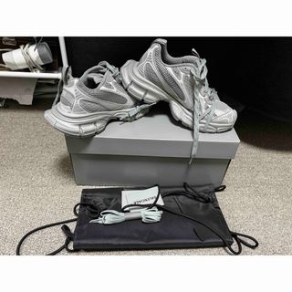 BALENCIAGA(スニーカー ・ シルバー/銀色系)のフリマアイテム一覧 BALENCIAGA(スニーカー ・ シルバー/銀色系)のフリマアイテム一覧