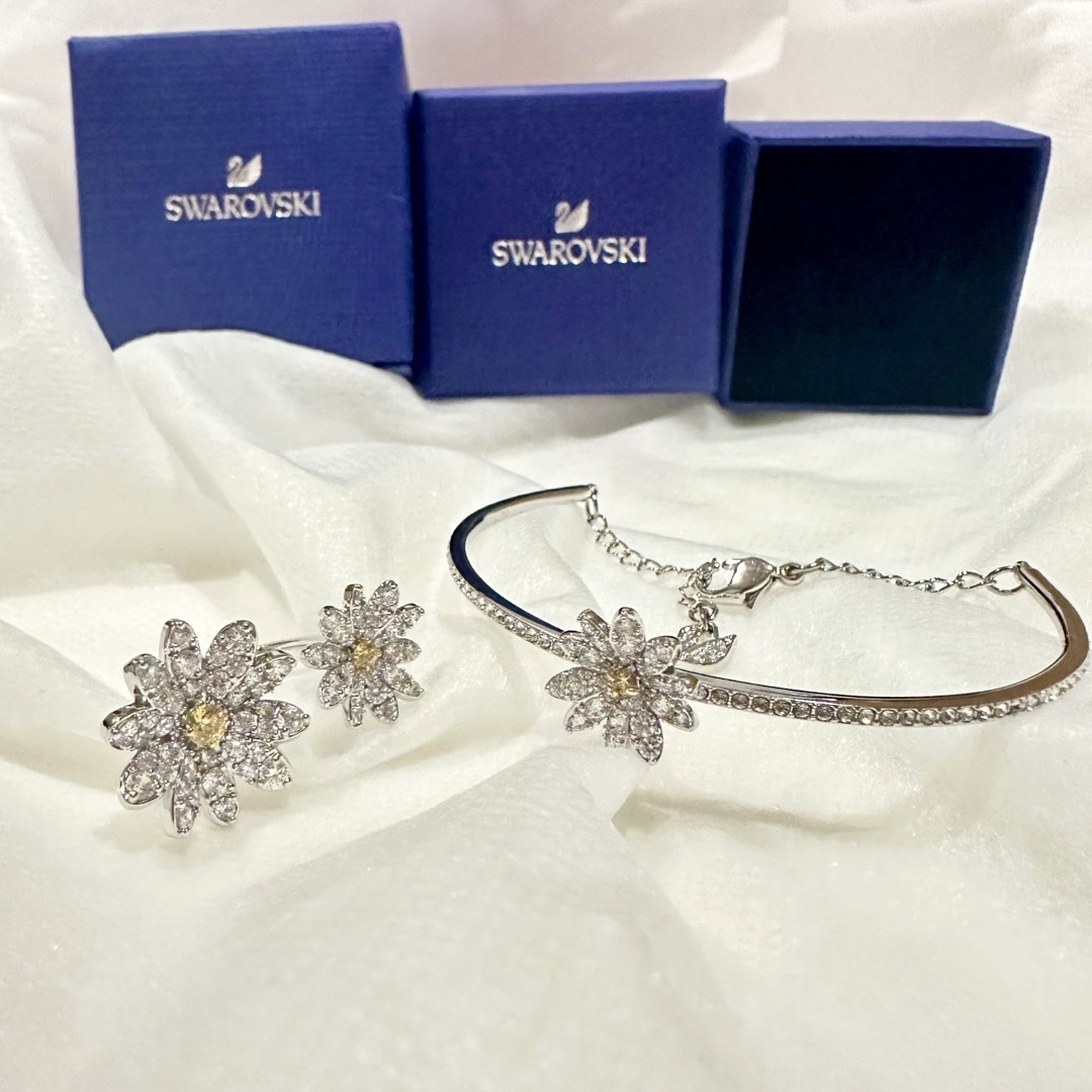 SWAROVSKI(スワロフスキー)のSwarovskiエターナルフラワー2点リング＆ブレスレット レディースのアクセサリー(リング(指輪))の商品写真