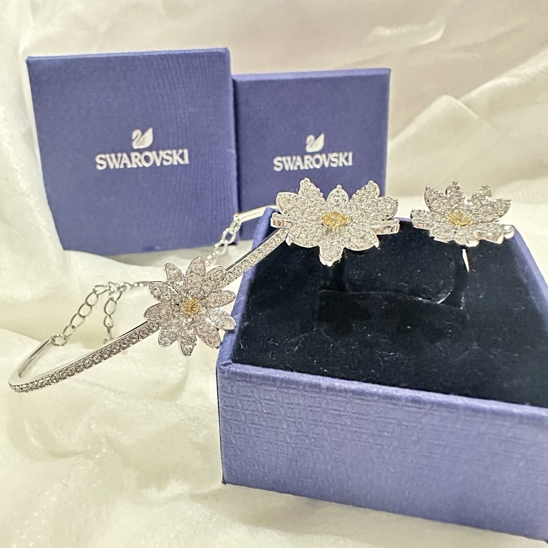 SWAROVSKI(スワロフスキー)のSwarovskiエターナルフラワー2点リング＆ブレスレット レディースのアクセサリー(リング(指輪))の商品写真