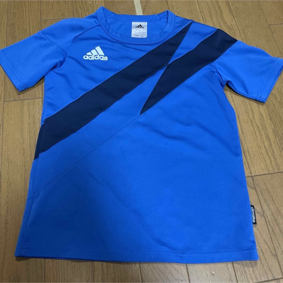 adidas(アディダス)のアディダス　半袖シャツ　140 キッズ/ベビー/マタニティのキッズ服男の子用(90cm~)(Tシャツ/カットソー)の商品写真