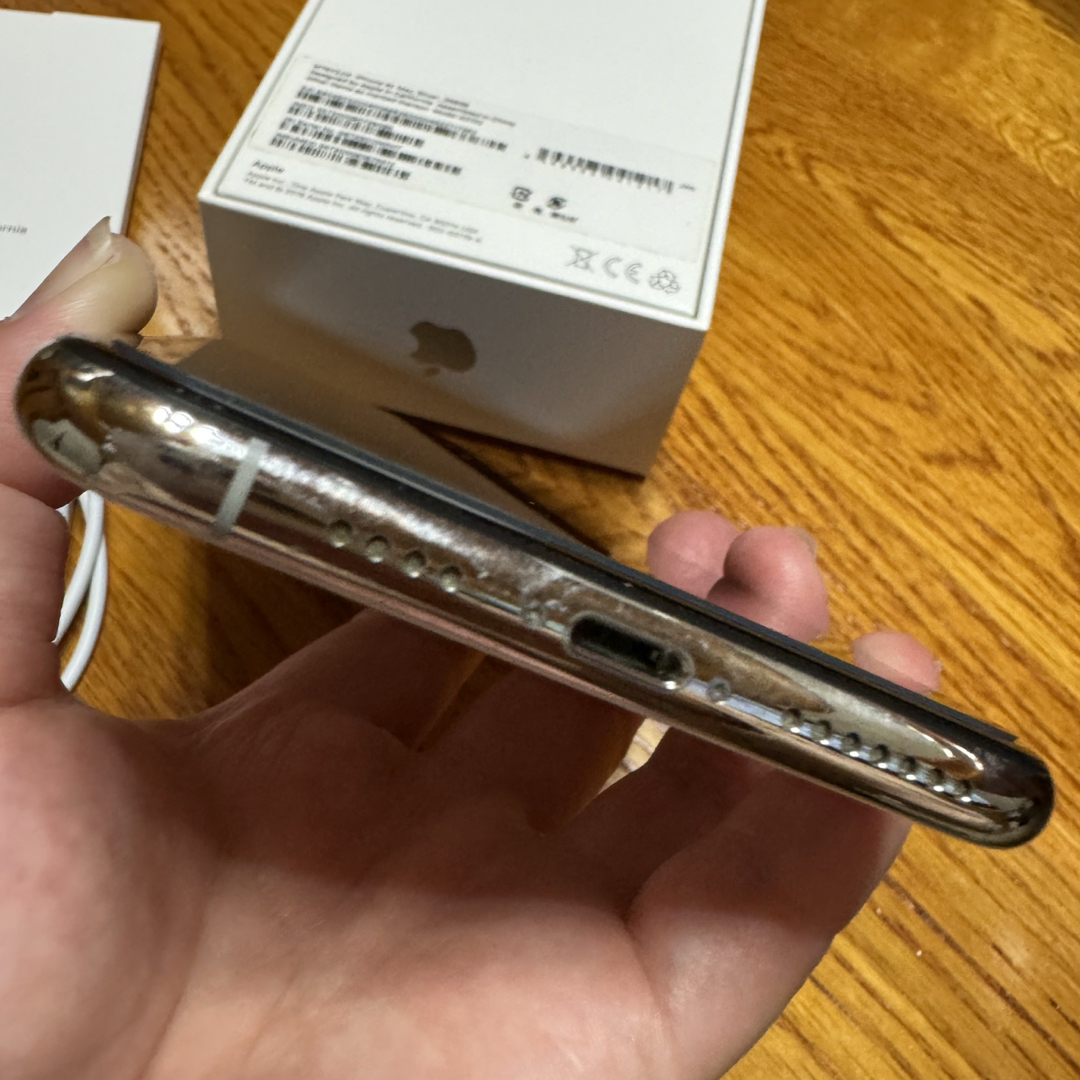 iPhone(アイフォーン)のiPhonexsmax  256GB  本体　iPhone XSmax アダプタ スマホ/家電/カメラのスマートフォン/携帯電話(スマートフォン本体)の商品写真