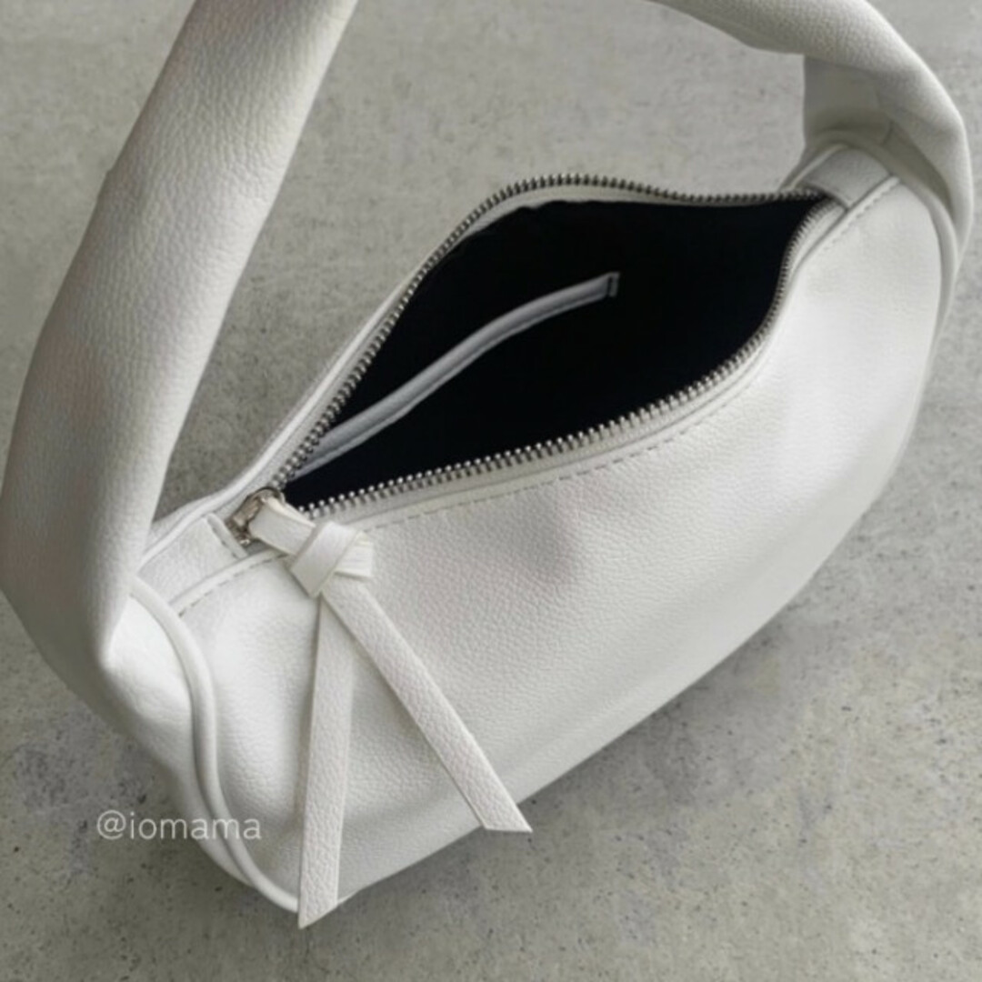 ワンハンドル ムーンバッグ 白 ホワイト 綺麗め お洒落 韓国 レザーバッグ レディースのバッグ(ショルダーバッグ)の商品写真
