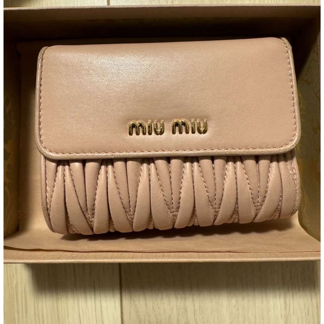 miumiu(ミュウミュウ)のmiumiu財布 レディースのファッション小物(財布)の商品写真