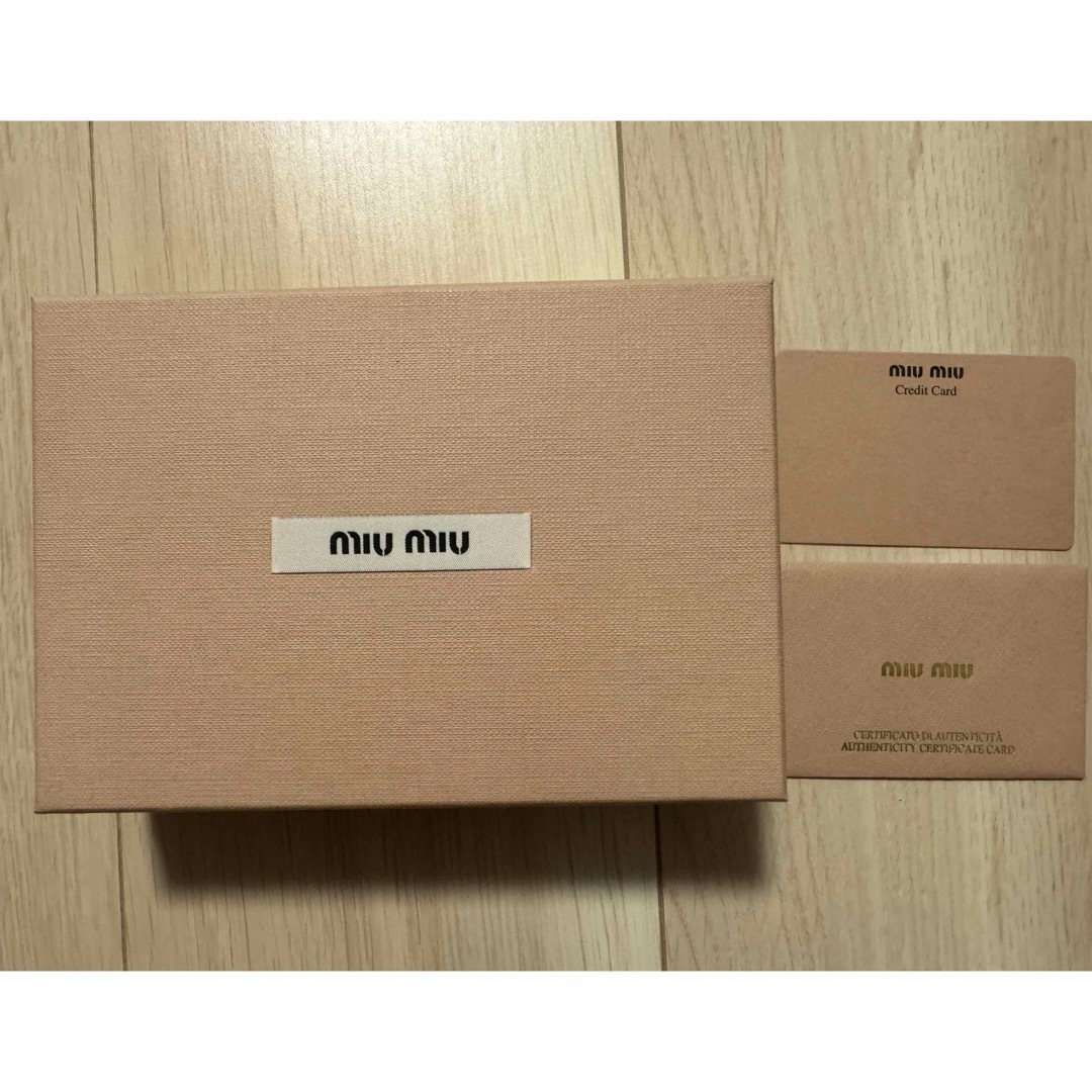 miumiu(ミュウミュウ)のmiumiu財布 レディースのファッション小物(財布)の商品写真