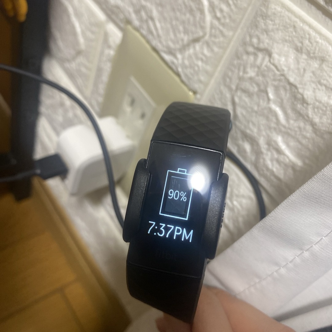 Fitbit Charge4 GPS搭載フィットネストラッカー レディースのファッション小物(腕時計)の商品写真