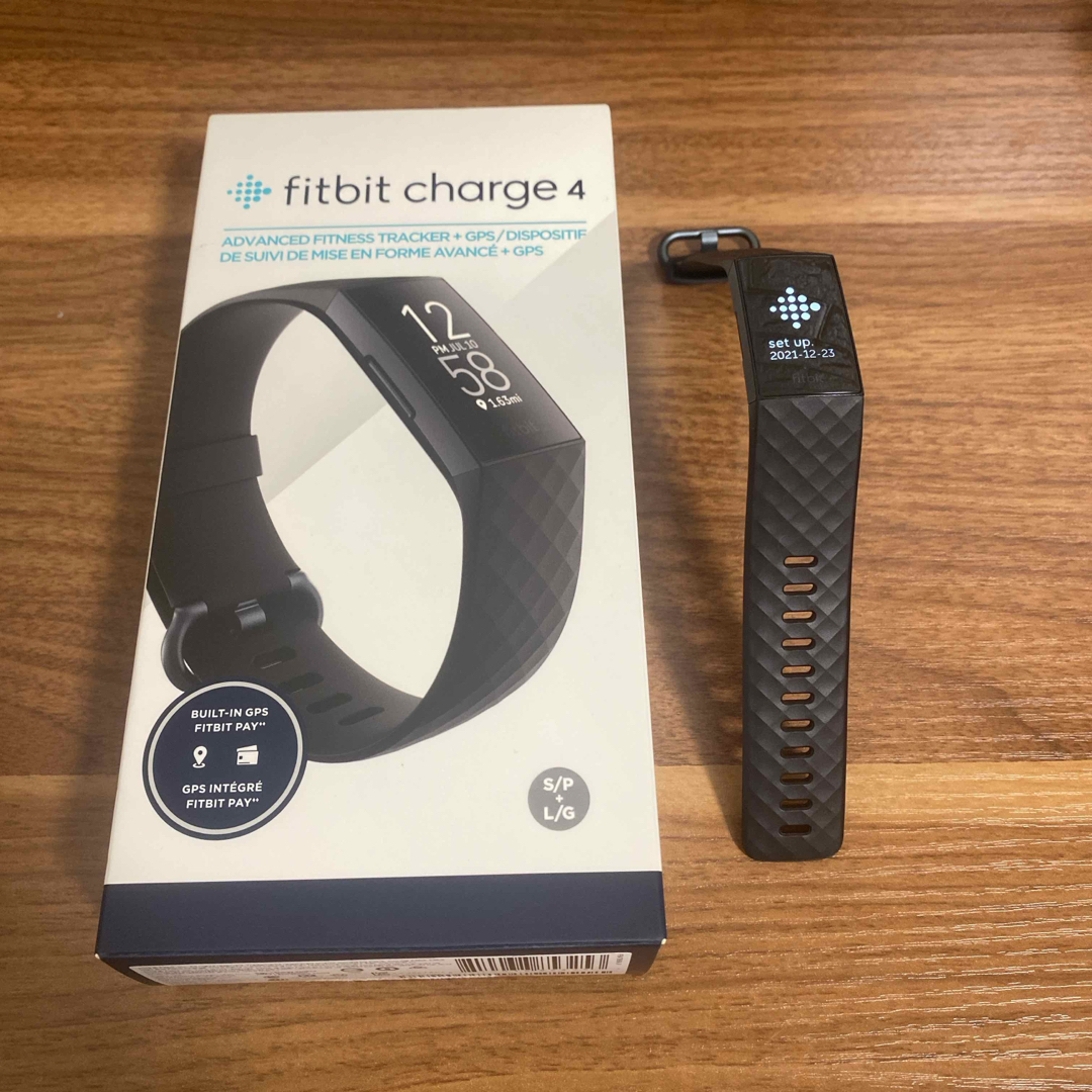 Fitbit Charge4 GPS搭載フィットネストラッカー レディースのファッション小物(腕時計)の商品写真