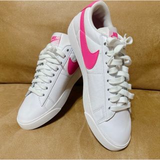 新品　NIKE ピンク　スニーカー(スニーカー)