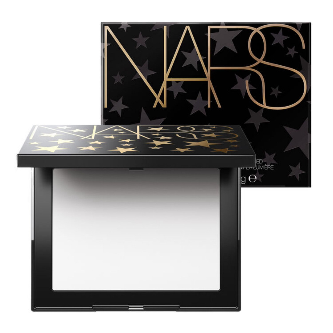 NARS(ナーズ)のライトリフレクティングセッティングパウダー ホリデー限定パッケージ コスメ/美容のベースメイク/化粧品(フェイスパウダー)の商品写真