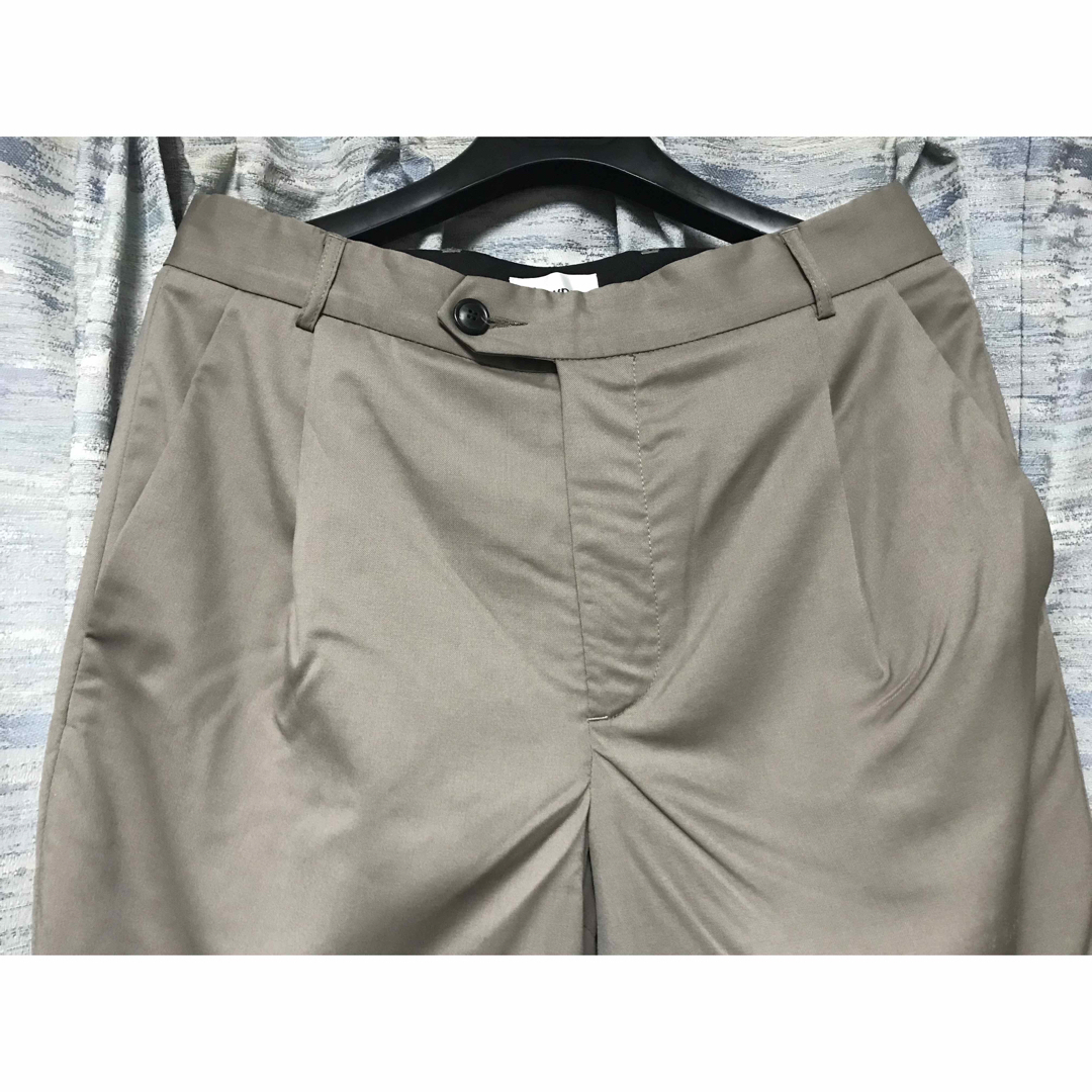 YOKE(ヨーク)の46 新品lownn ローン ADJUSTED PANTS パンツ スラックス メンズのパンツ(スラックス)の商品写真