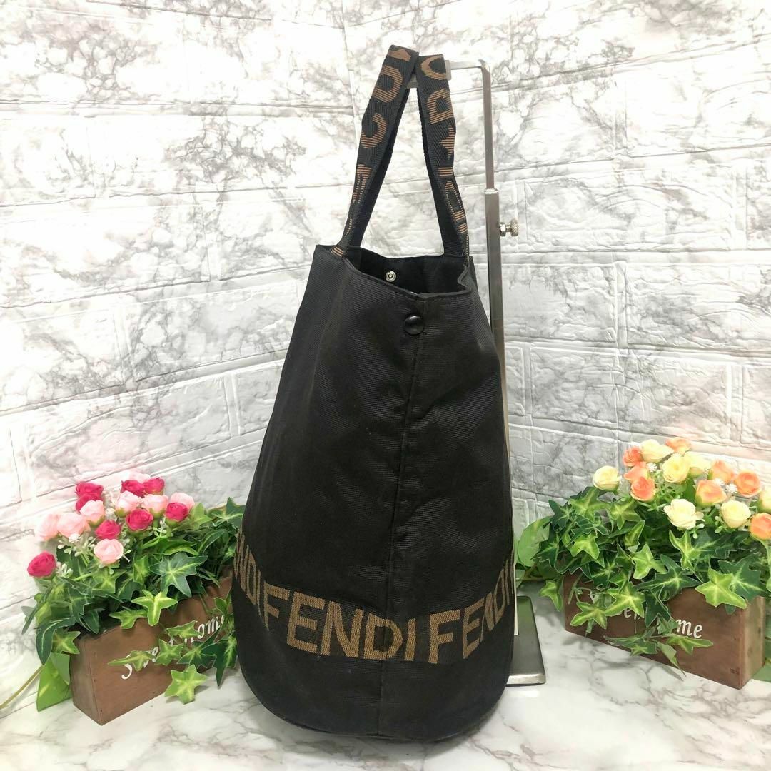 FENDI(フェンディ)の極美品✨フェンディ　ナイロンキャンバス　トートバッグ　手提げ　A4収納可　黒 レディースのバッグ(トートバッグ)の商品写真