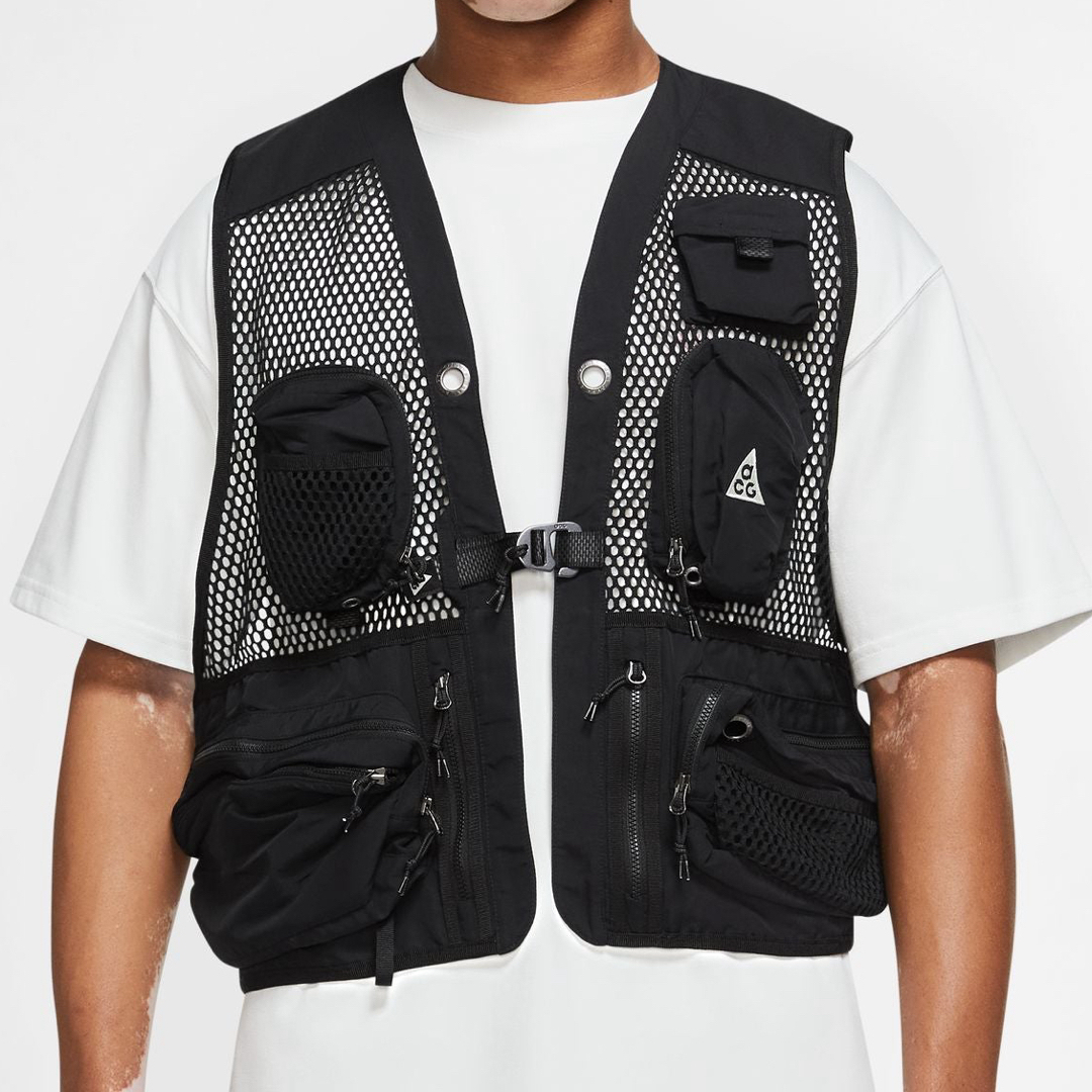 NIKE(ナイキ)のNIKE ACG BUTTLES VEST ナイキ ベスト メンズのトップス(ベスト)の商品写真