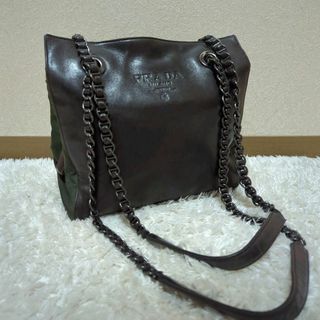 プラダ(PRADA)のPRADA　プラダ　チェーン　ショルダーバッグ　型押しロゴ　レザー(ショルダーバッグ)