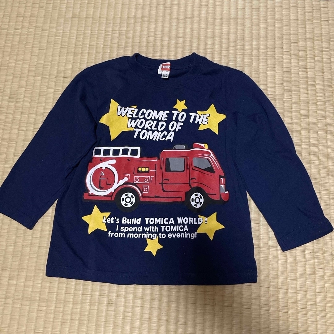 Takara Tomy(タカラトミー)のトミカ 消防車 救急車 長袖 110 キッズ Tシャツ 肌着 タカラトミー キッズ/ベビー/マタニティのキッズ服男の子用(90cm~)(Tシャツ/カットソー)の商品写真