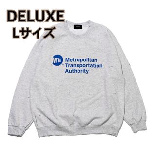 DELUXE x MTA CREW GRAY クルーネック スウェット シャツ(スウェット)