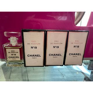 シャネル(CHANEL)のCHANEL Ｎ。19 オードパルファム4ml ✖️3本未使用新品（1531）(その他)