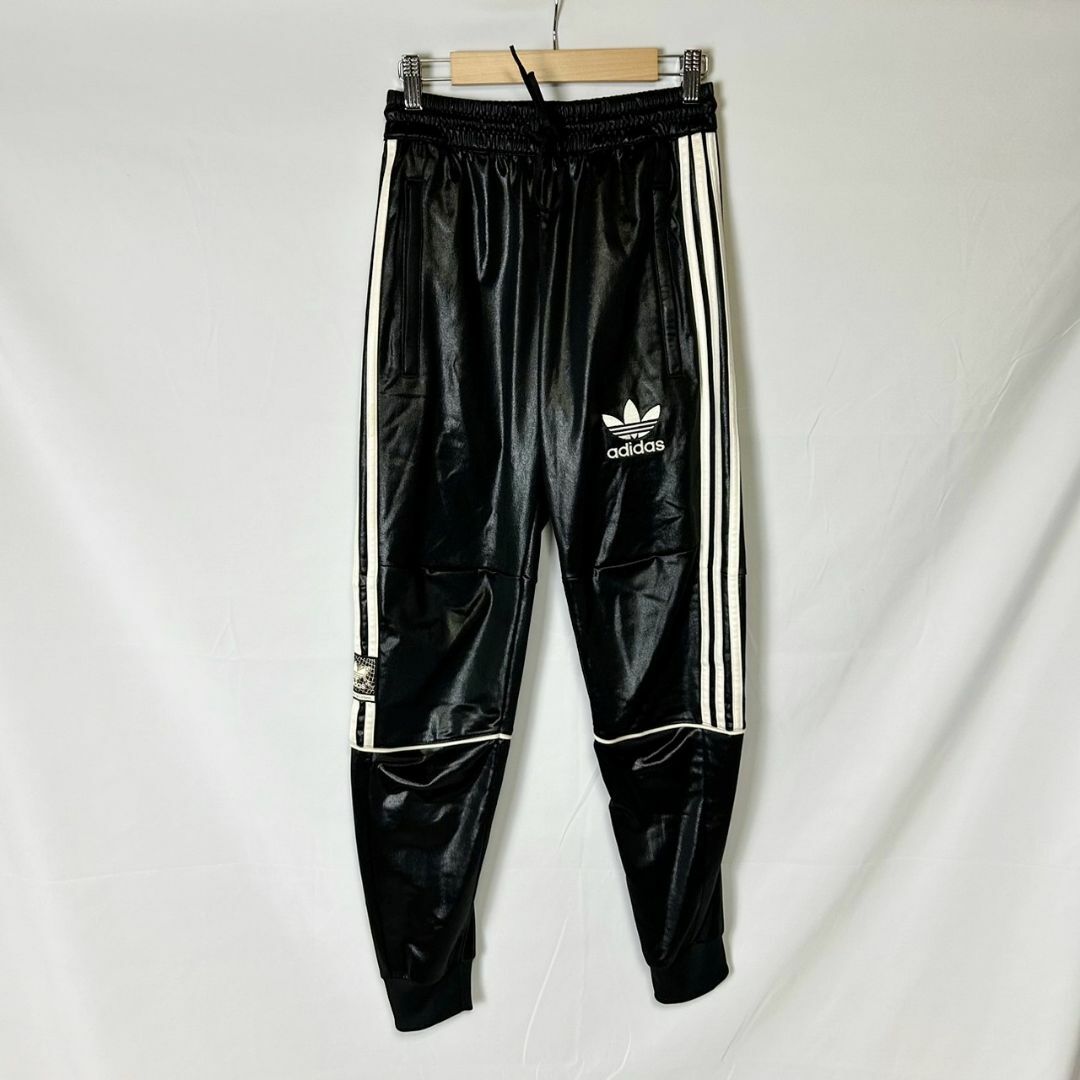 Originals（adidas）(オリジナルス)のIC8797 アディダス CHILE 20 トラックパンツ サテン 黒 XS メンズのパンツ(その他)の商品写真